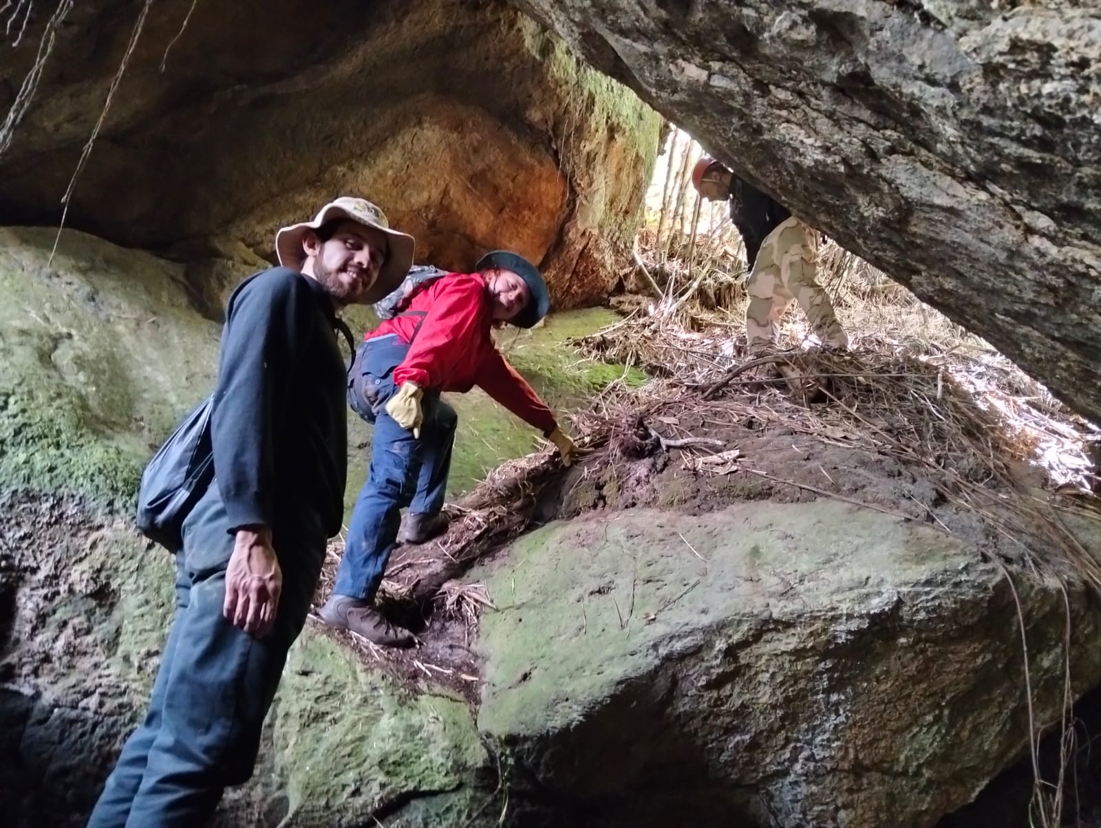 Aventura en montaña CUEVAS